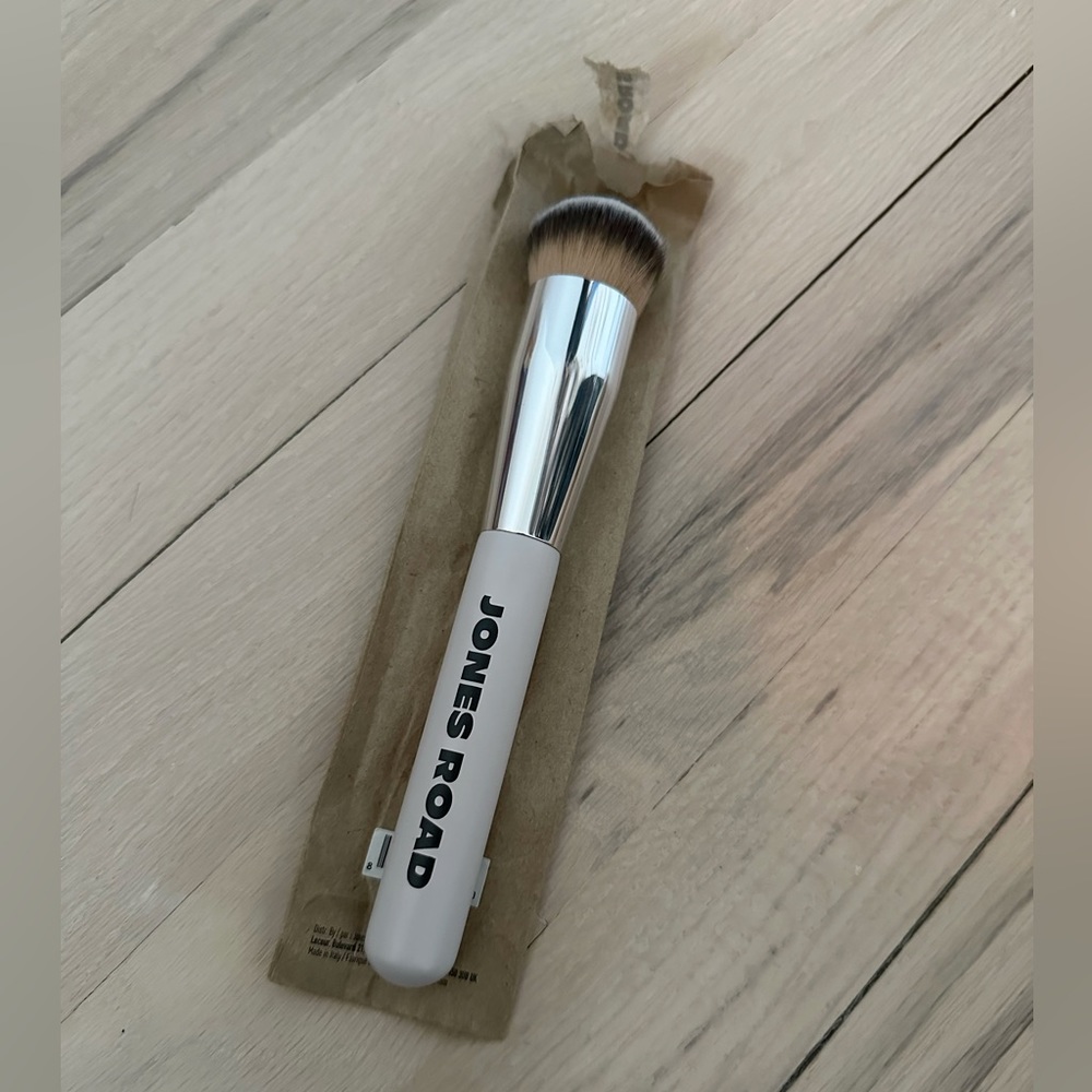 Jones Road everything brush